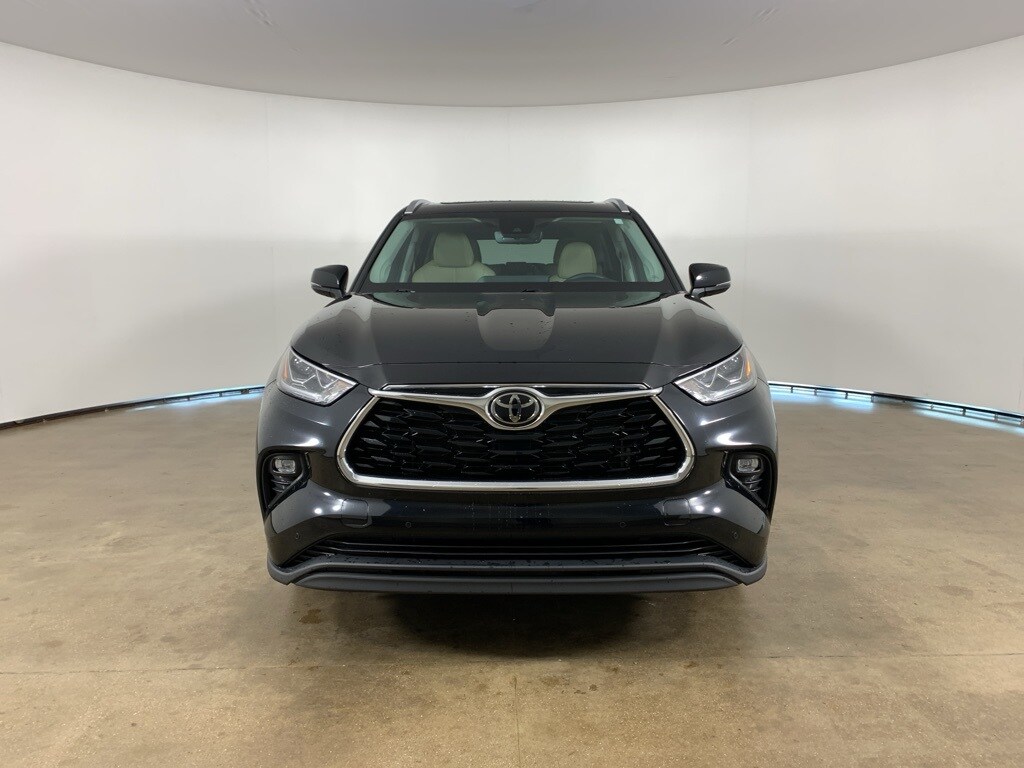 2023 Toyota Highlander Limited photo 3