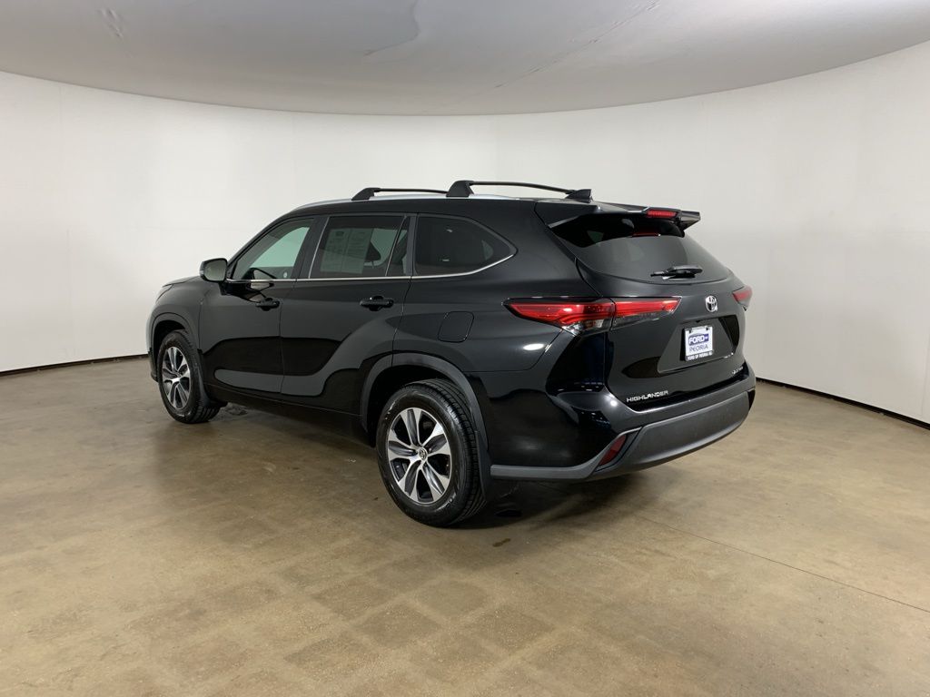2023 Toyota Highlander XLE - Photo 16
