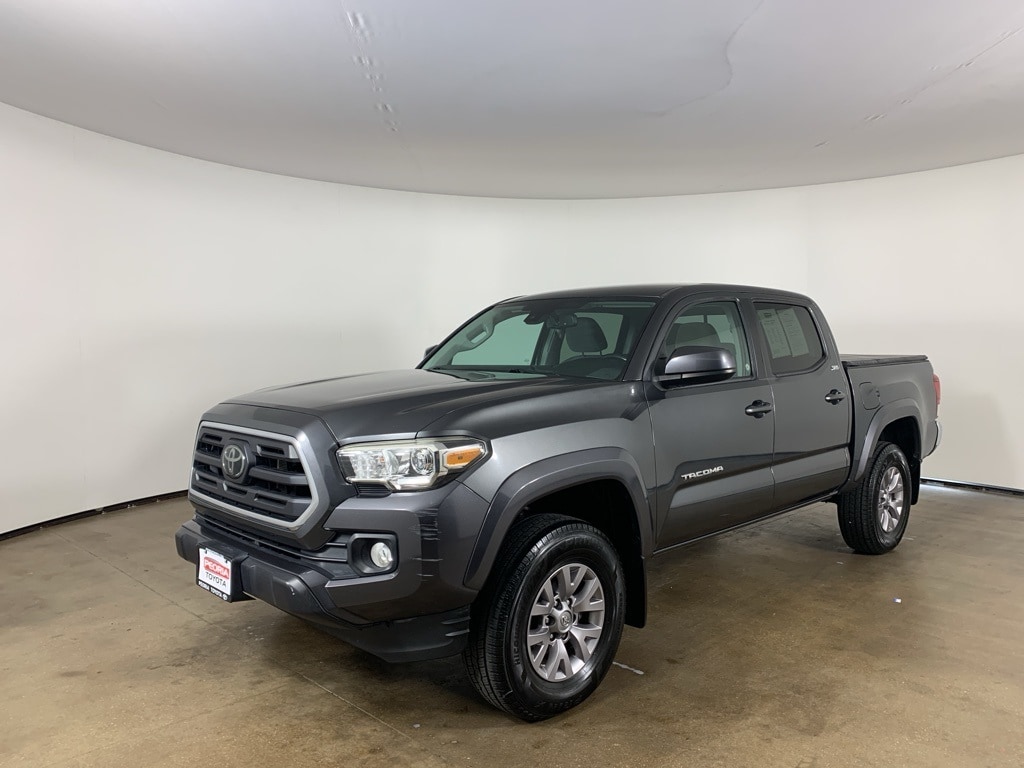 Used 2018 Toyota Tacoma SR5 with VIN 3TMCZ5AN3JM179272 for sale in Peoria, IL