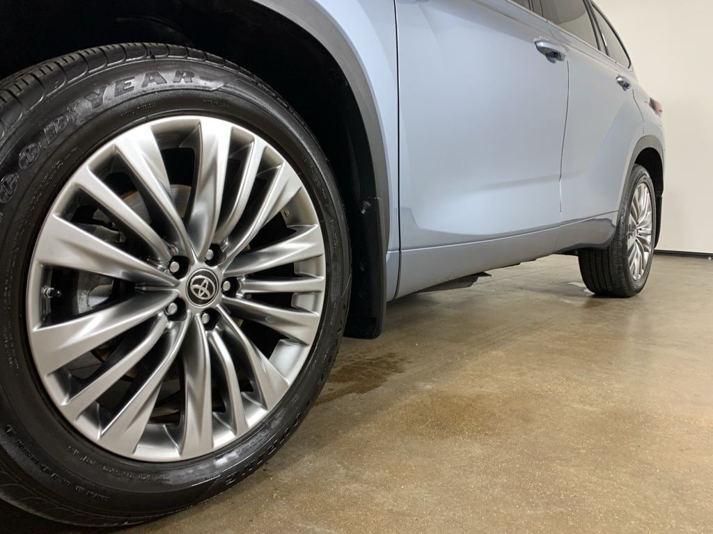 Used 2024 Toyota Highlander Platinum SUV