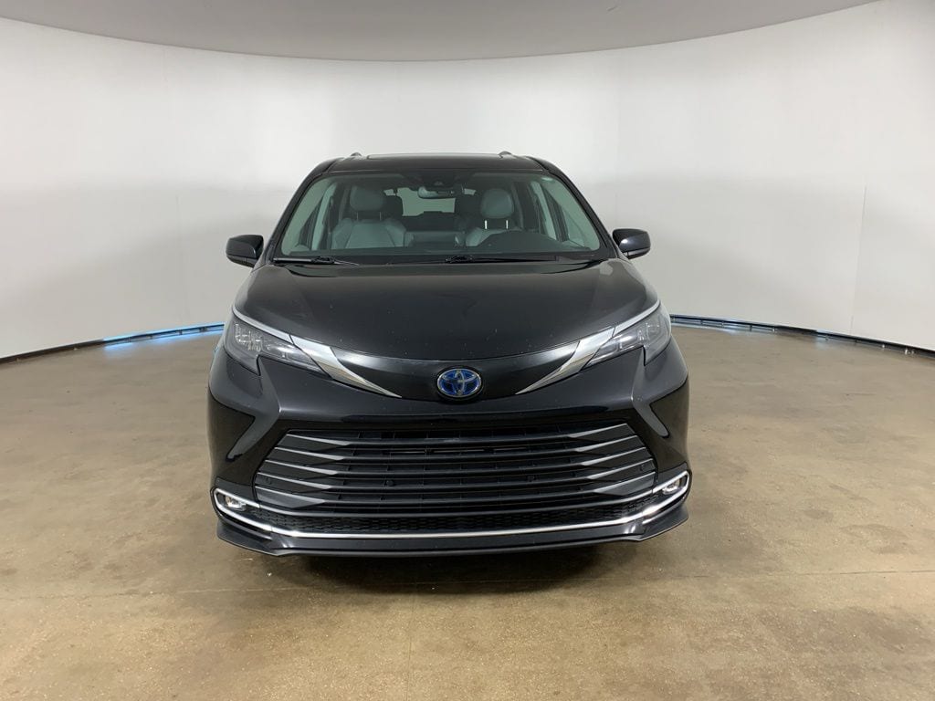 Used 2024 Toyota Sienna XLE Minivan/Van
