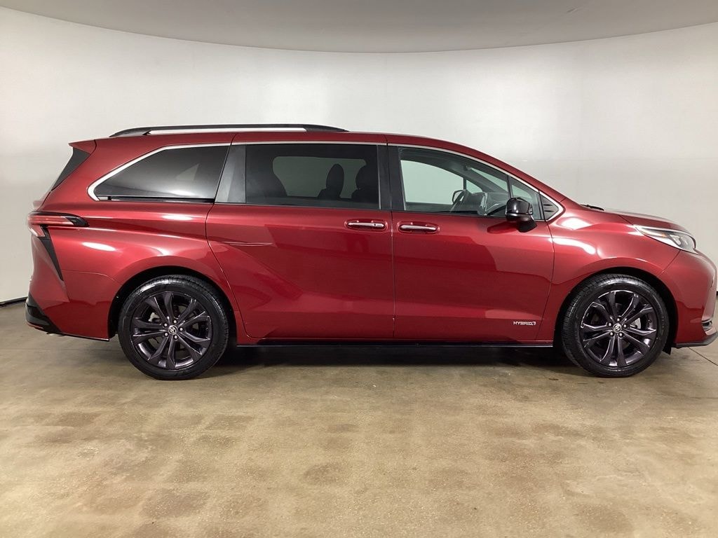Used 2021 Toyota Sienna XSE Minivan/Van
