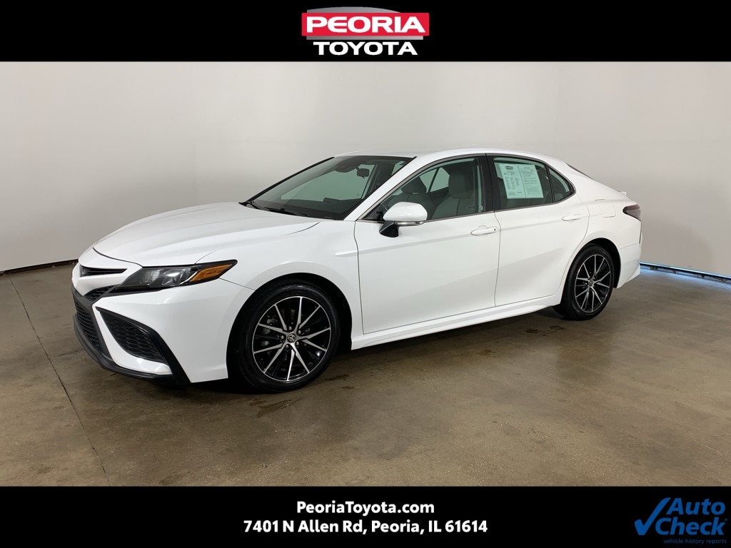 2023 Toyota Camry SE's photo