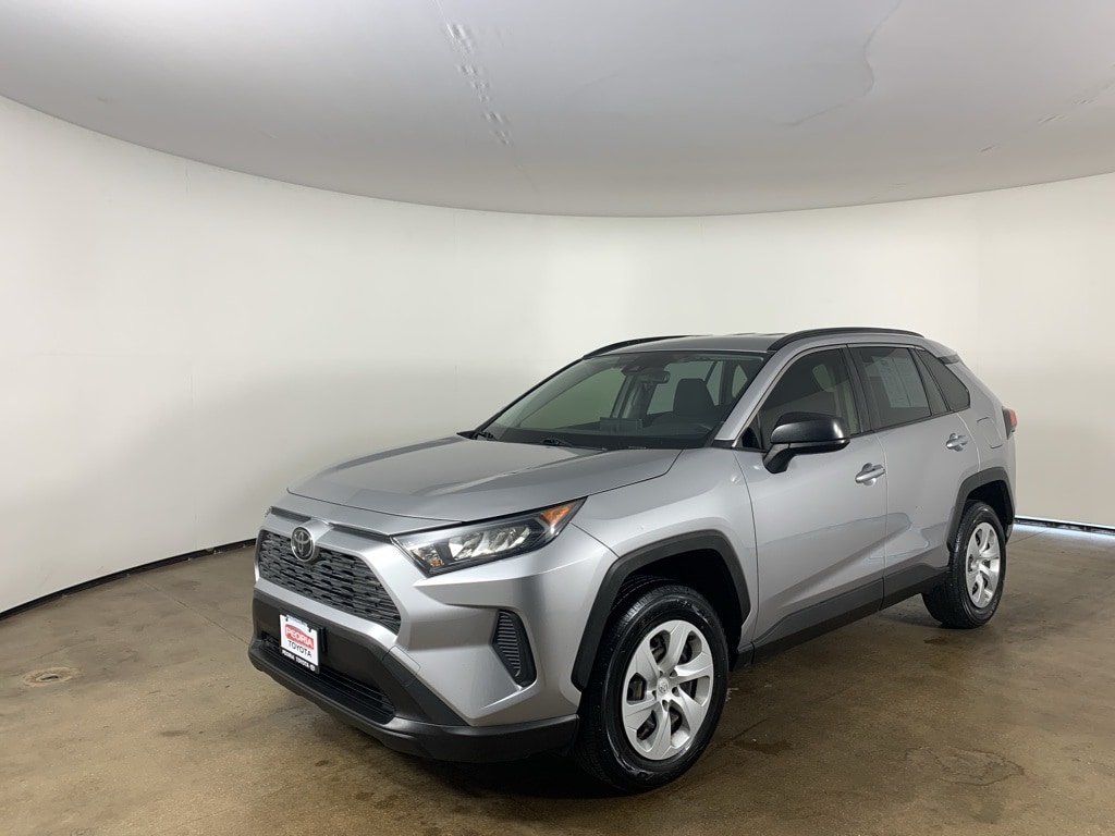 Used 2021 Toyota RAV4 LE with VIN JTMH1RFV3MD069884 for sale in Peoria, IL