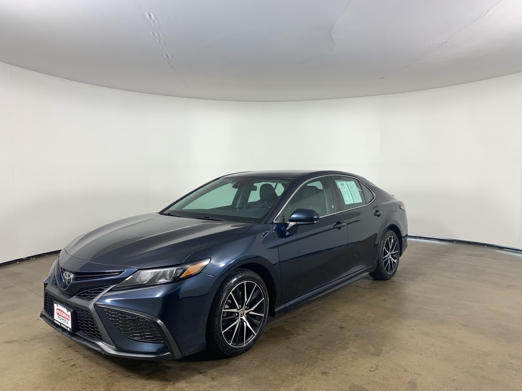 Used 2021 Toyota Camry SE with VIN 4T1G11AK3MU424607 for sale in Peoria, IL