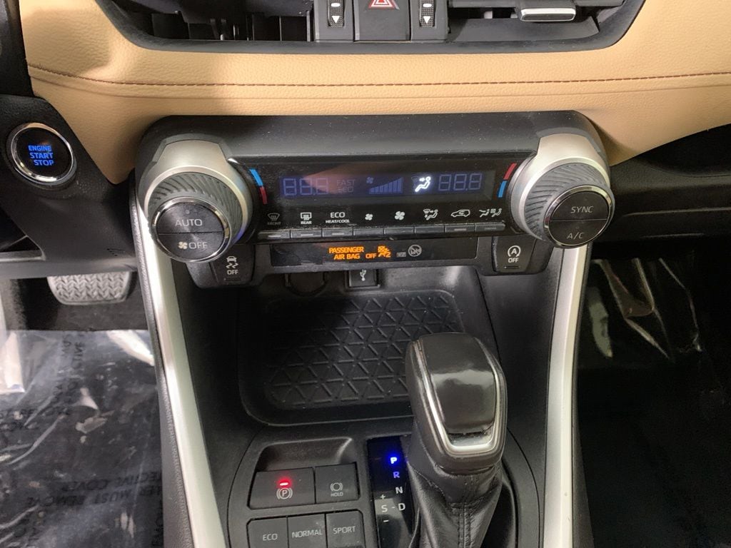 2020 Toyota RAV4 XLE Premium - Photo 24