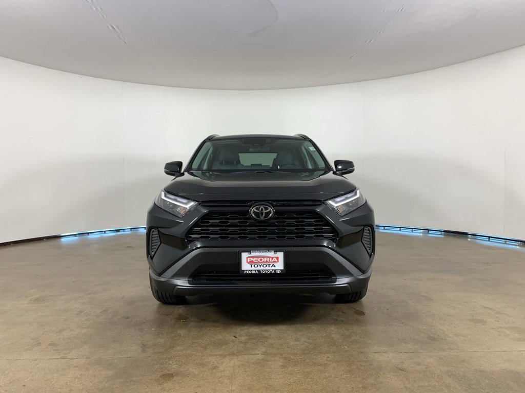 2025 Toyota RAV4 XLE photo 3
