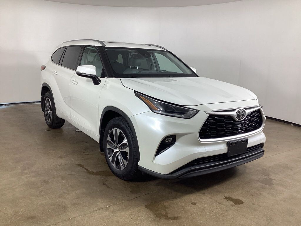 Used 2021 Toyota Highlander XLE SUV