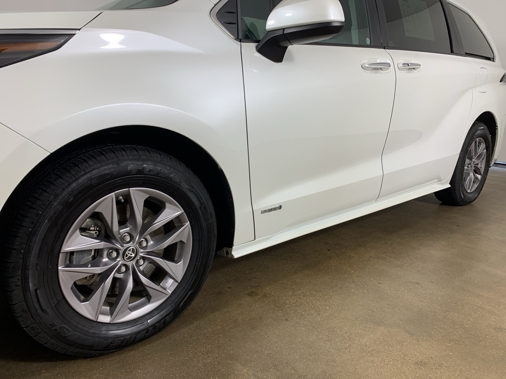 Used 2021 Toyota Sienna XLE Minivan/Van