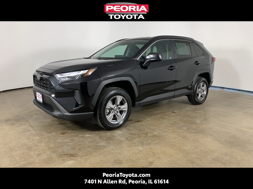 2025 Toyota RAV4 LE's photo