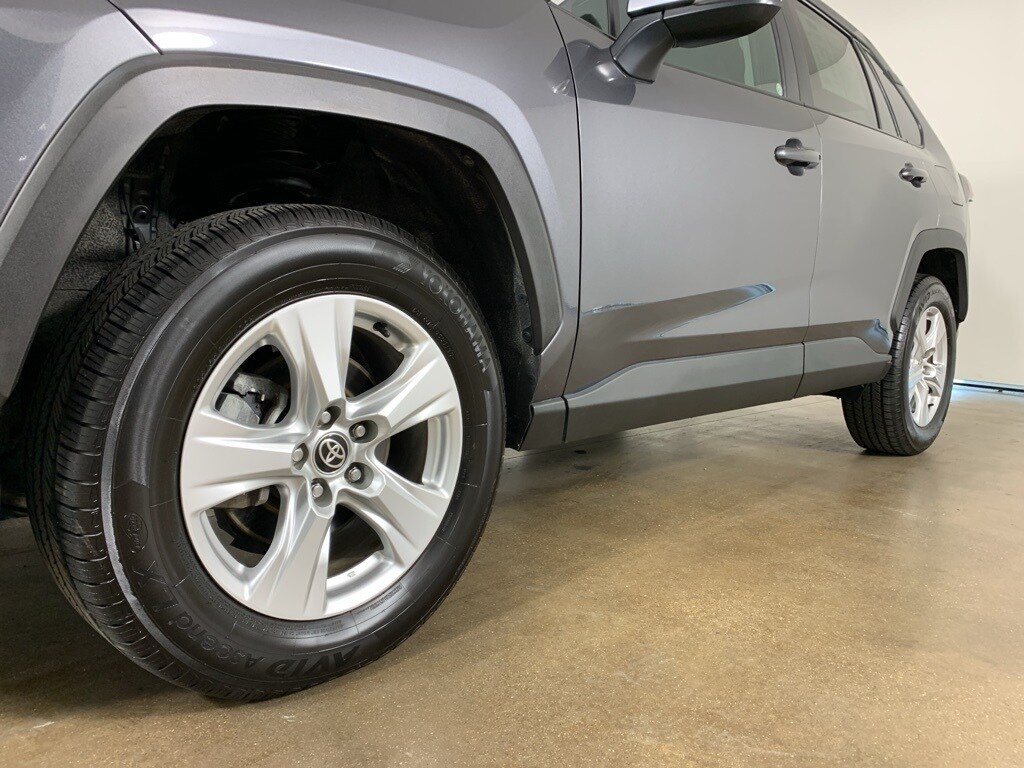 2021 Toyota RAV4 XLE photo 2