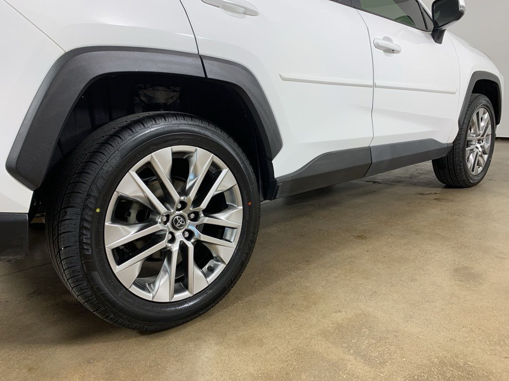 2020 Toyota RAV4 XLE Premium - Photo 9