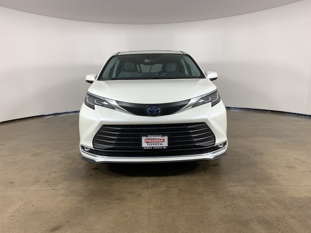 Used 2021 Toyota Sienna XLE Minivan/Van