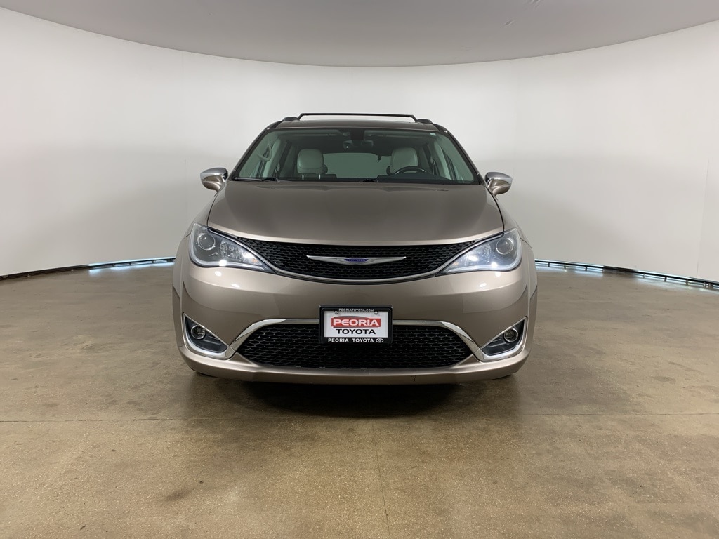 Used 2017 Chrysler Pacifica Limited Minivan/Van