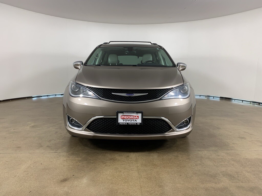 2017 Chrysler Pacifica Limited photo 2