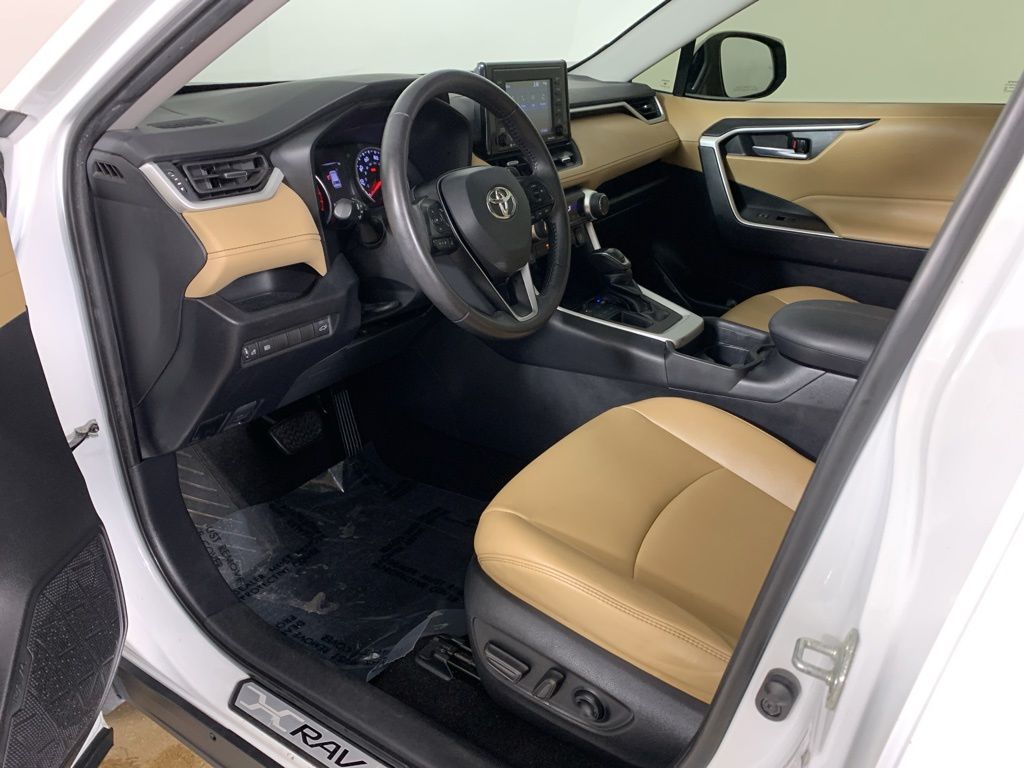 2020 Toyota RAV4 XLE Premium - Photo 30