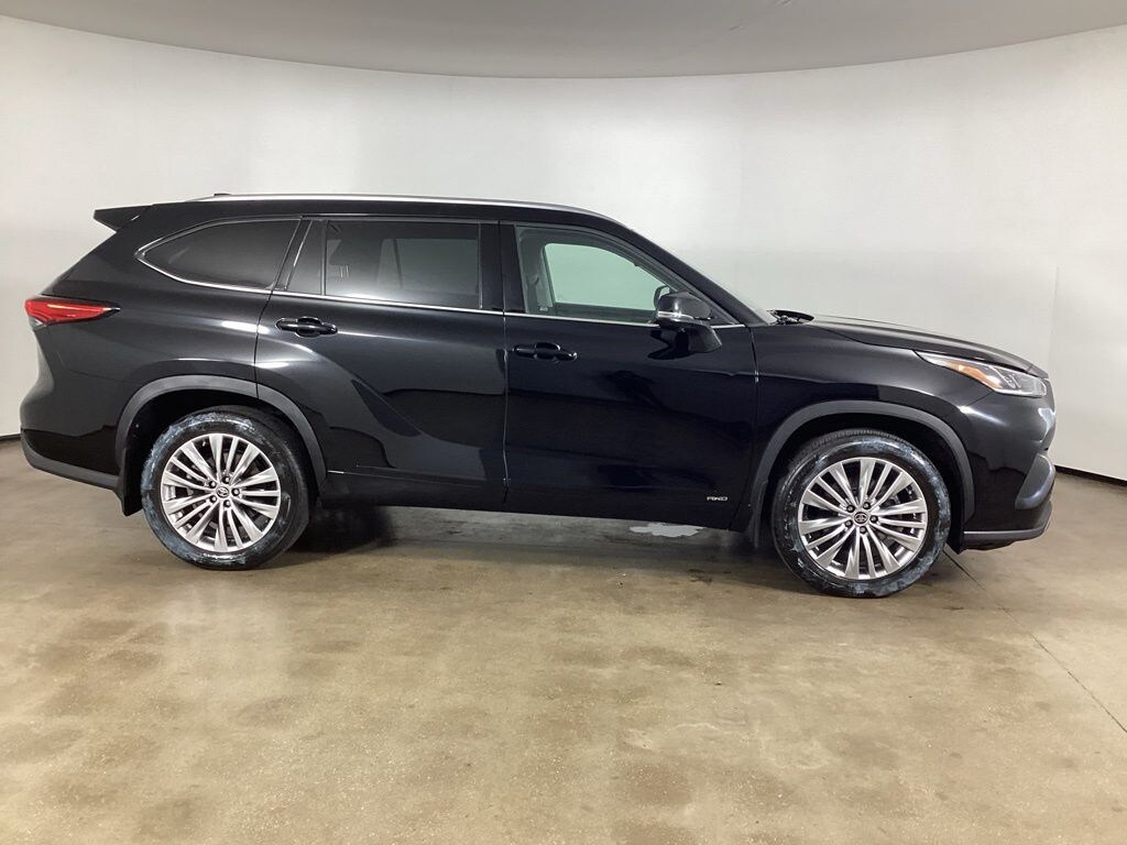 Used 2023 Toyota Highlander Hybrid Platinum SUV