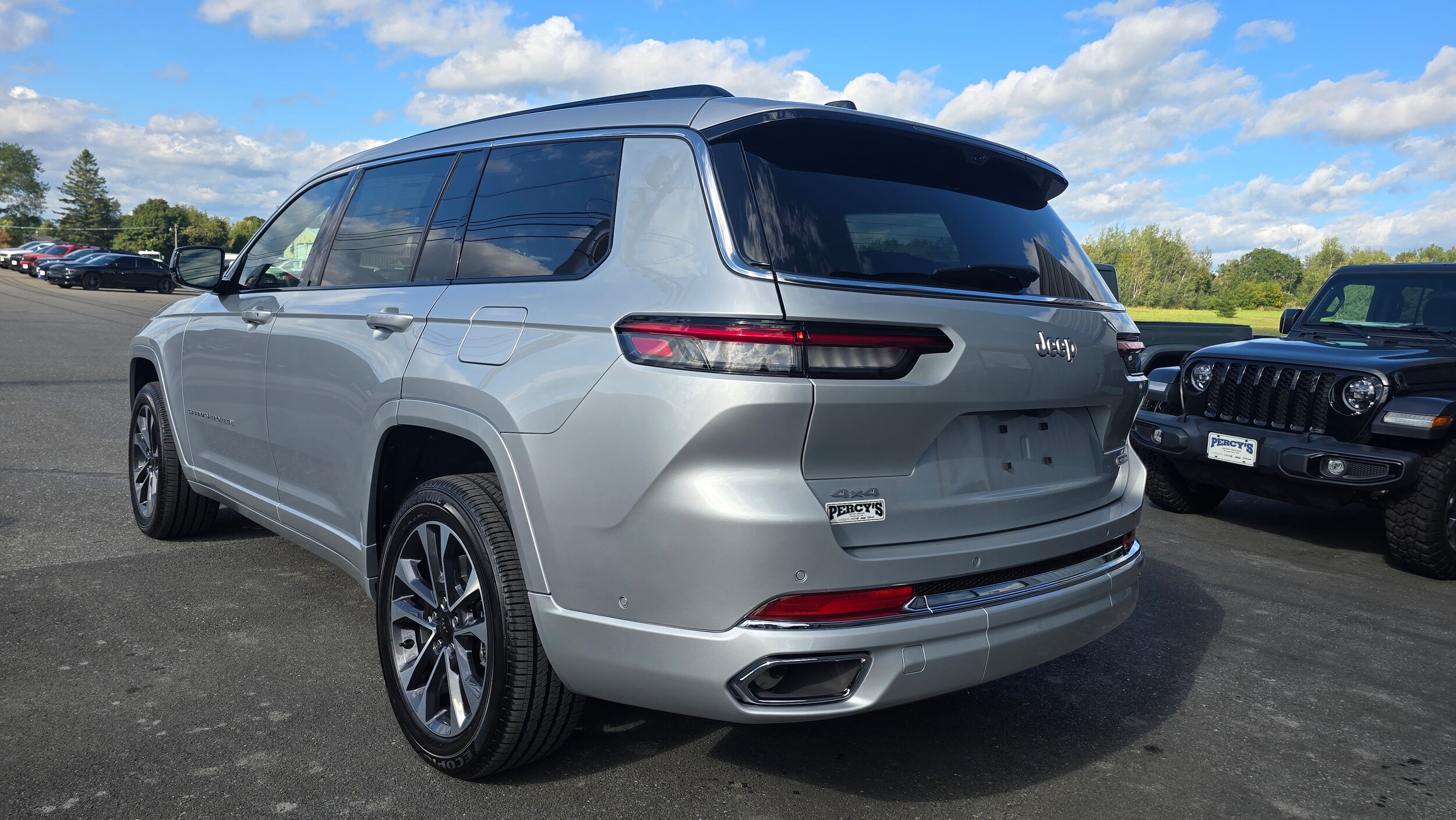 2024 Jeep Grand Cherokee Overland photo 3