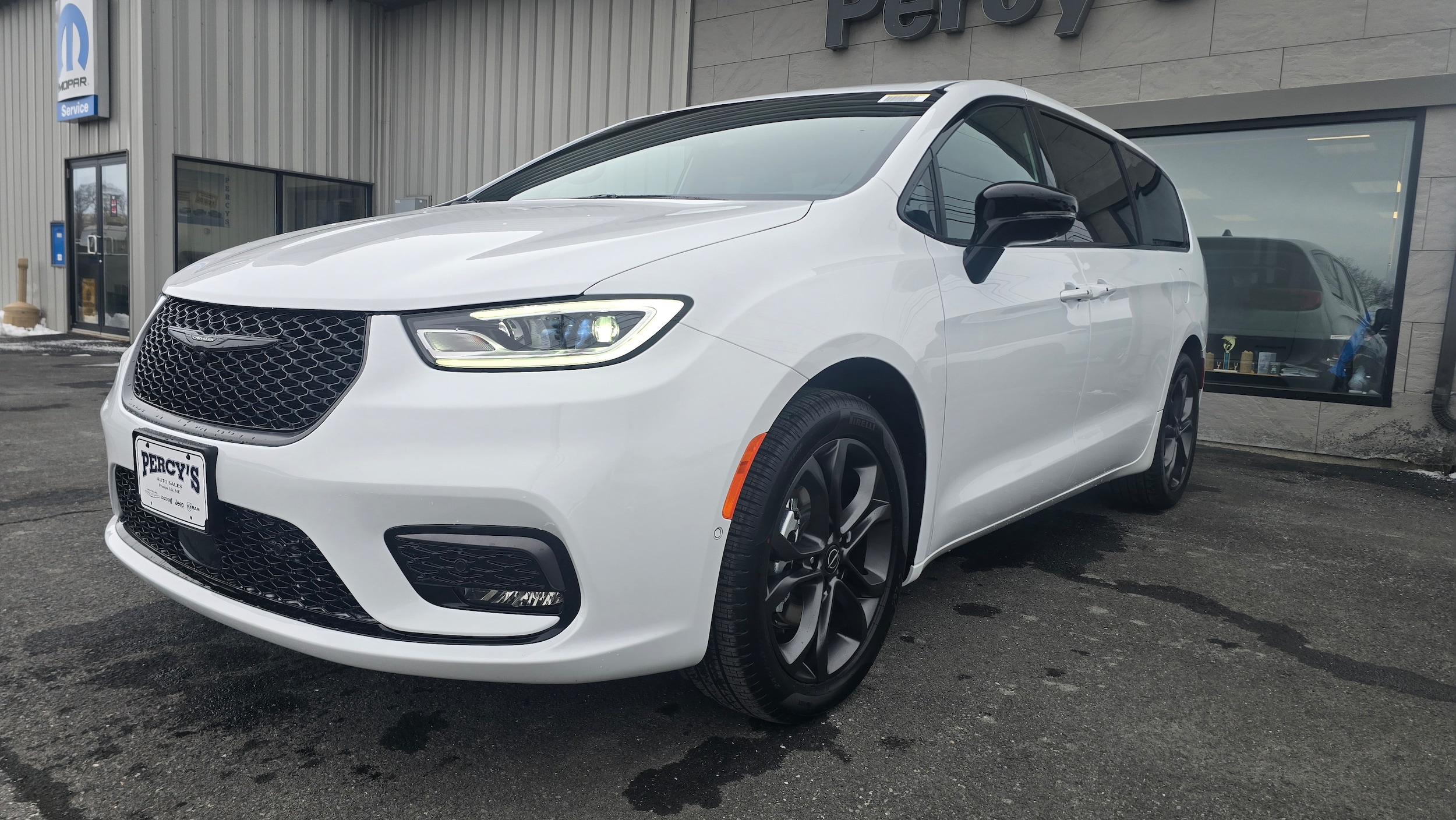 2026 Chrysler Pacifica Select's photo