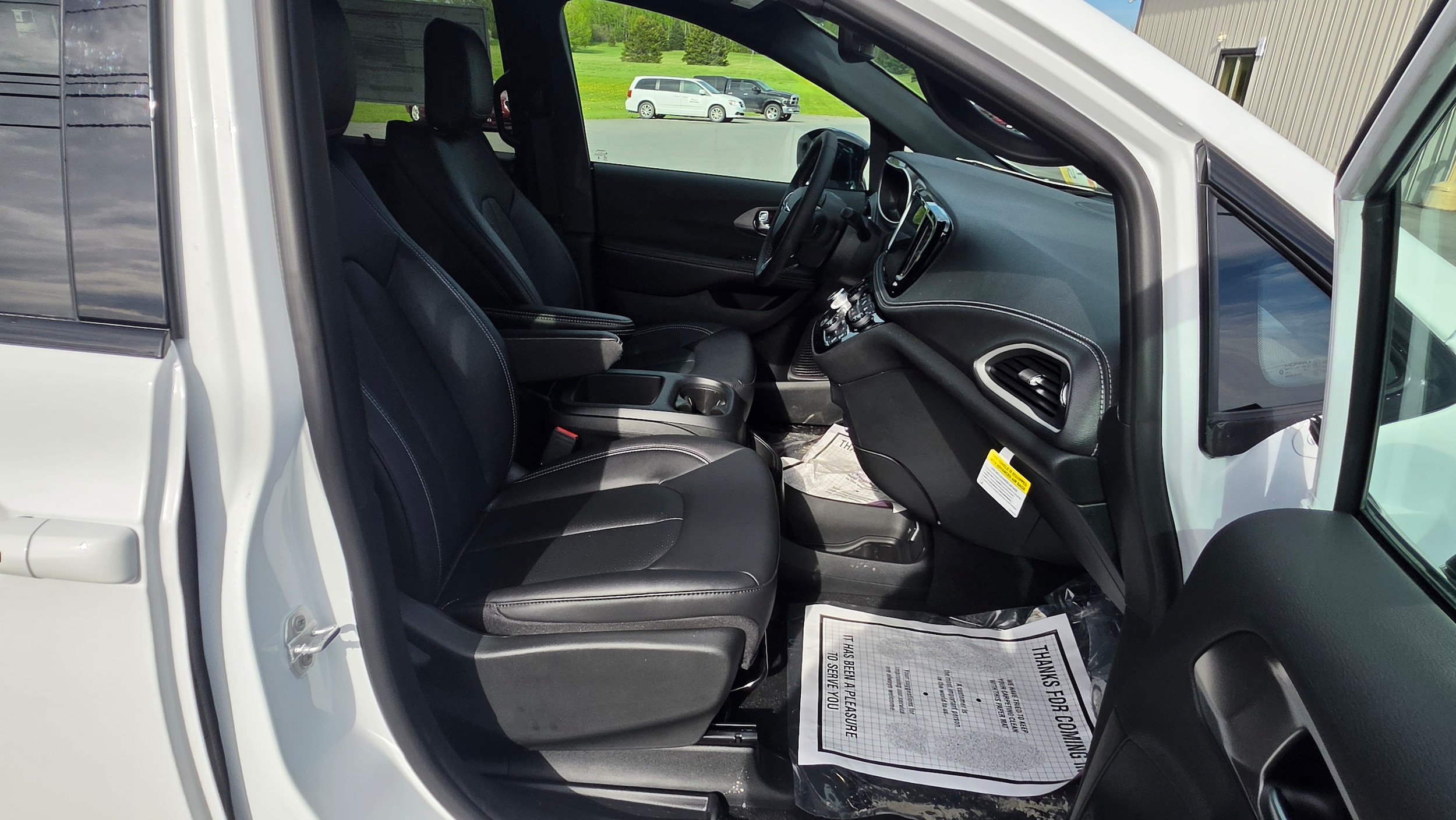 2026 Chrysler Pacifica Select - Photo 10