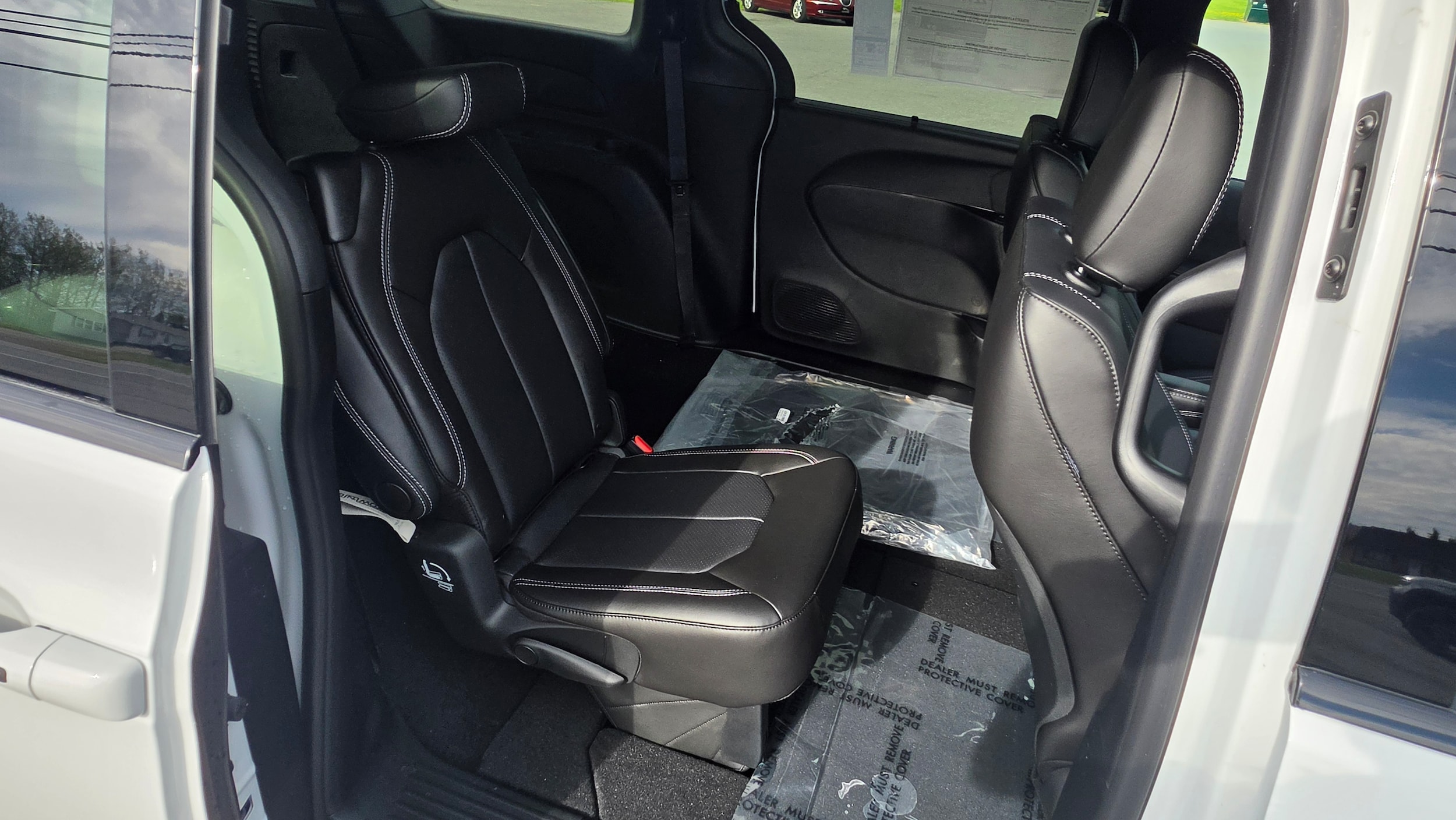 2026 Chrysler Pacifica Select - Photo 8