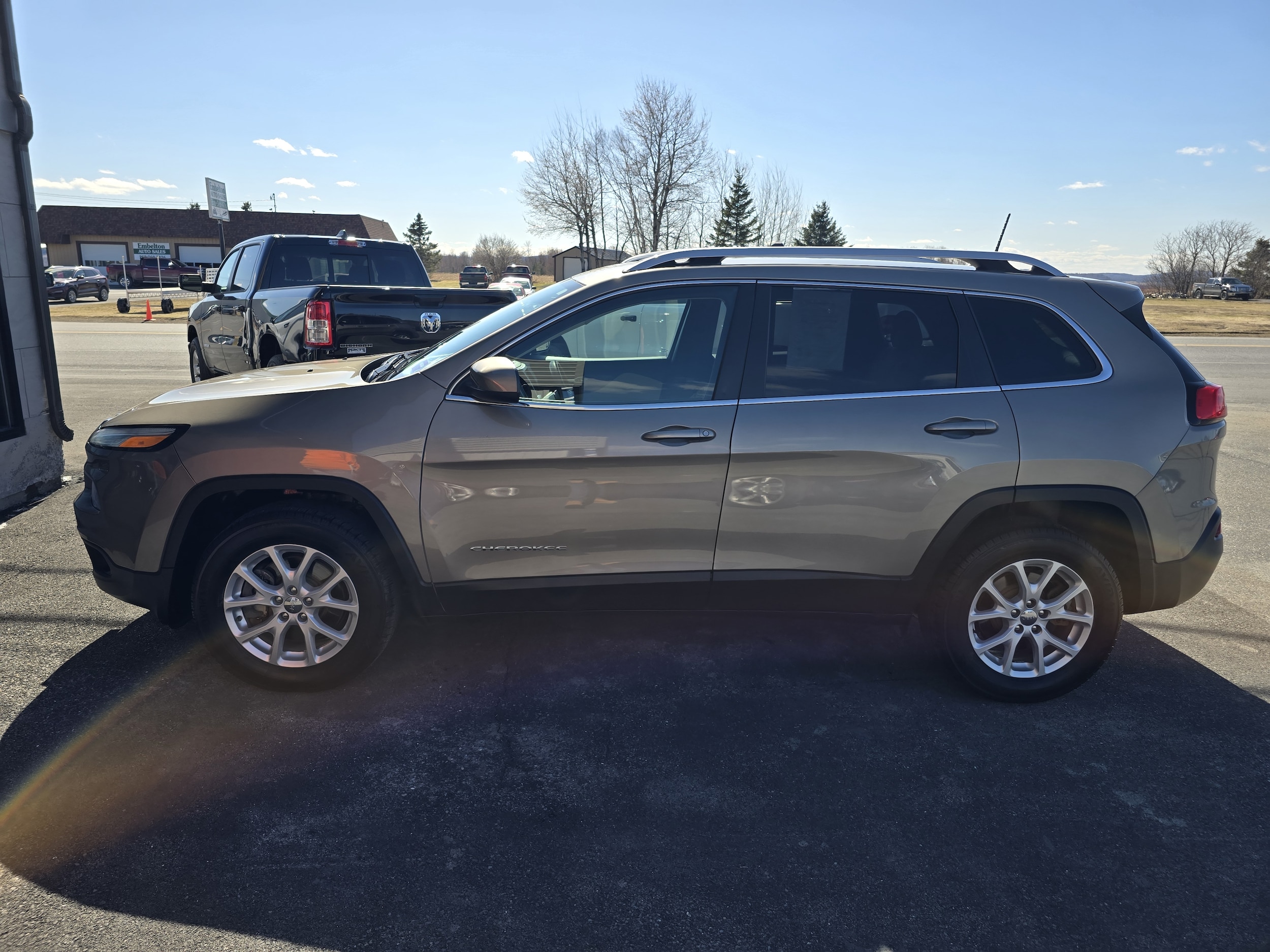 Used 2017 Jeep Cherokee Latitude with VIN 1C4PJMCSXHW513670 for sale in Presque Isle, ME