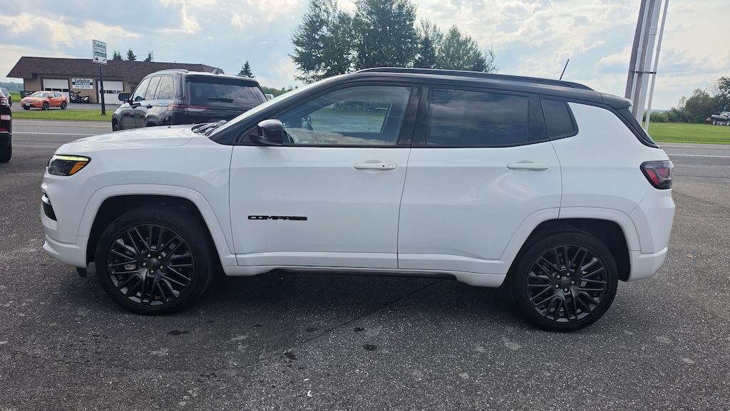 Used 2024 Jeep Compass LI WAGON