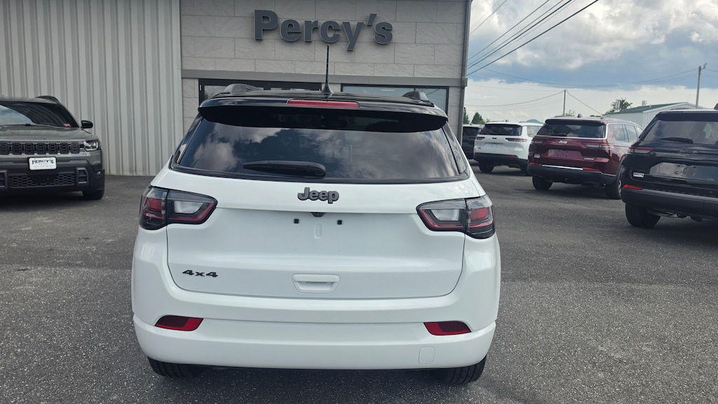Used 2024 Jeep Compass LI WAGON