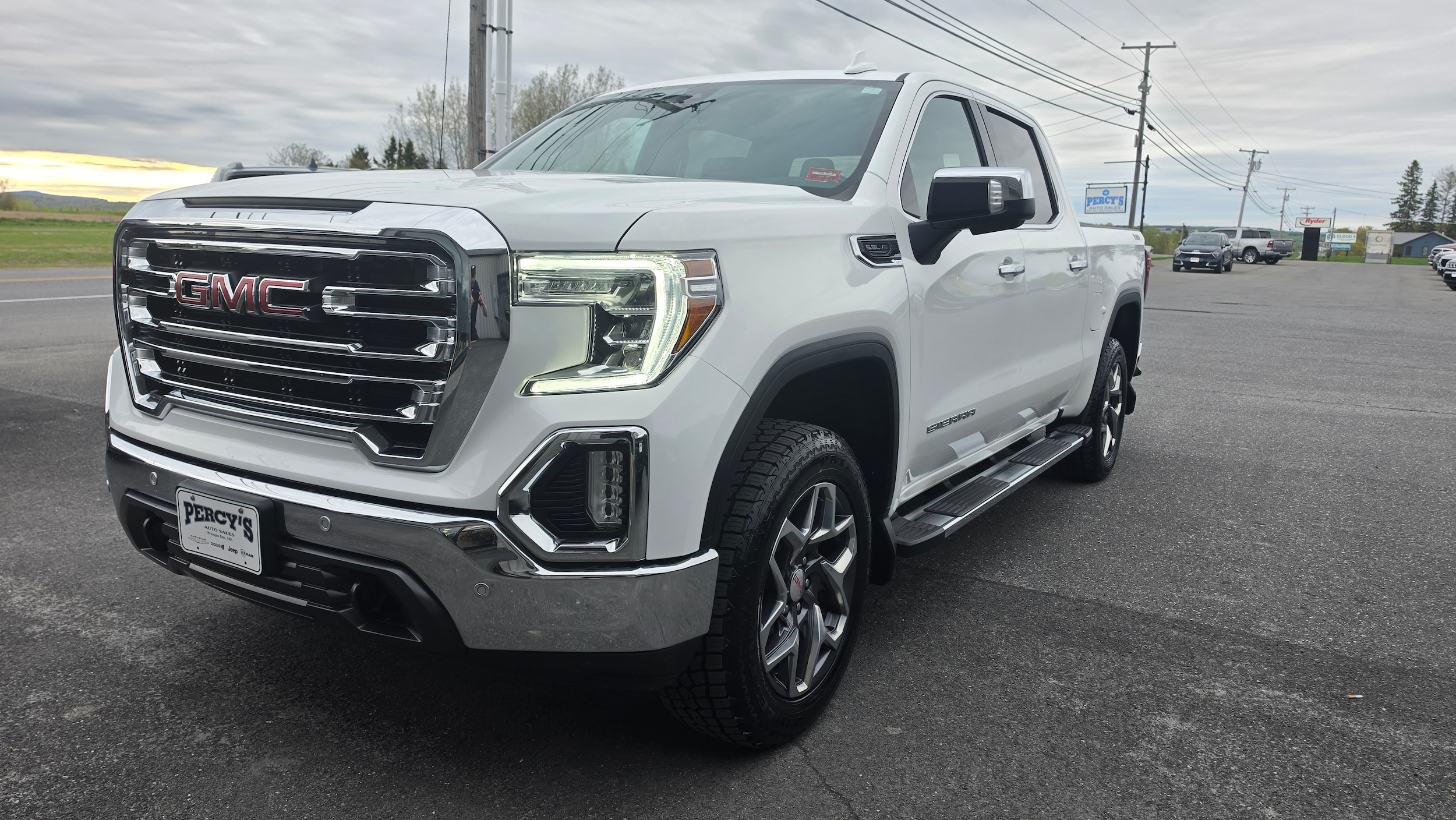 2022 GMC Sierra 4WD Crew Cab Short Box SLT's photo