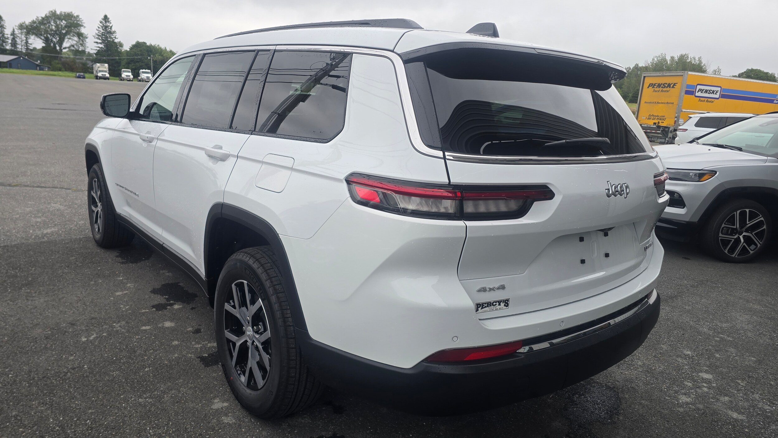 2025 Jeep Grand Cherokee Limited photo 3