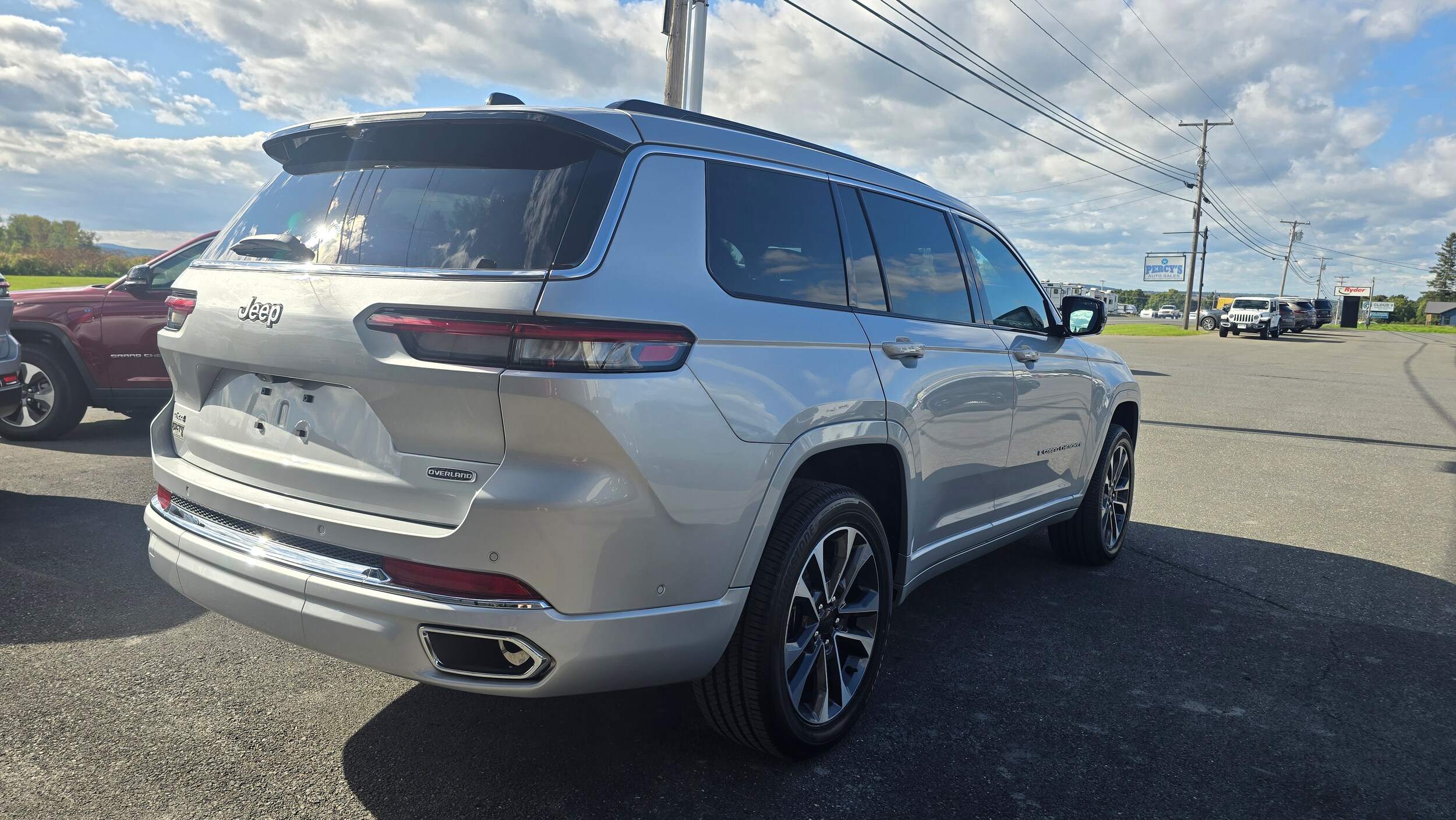 2024 Jeep Grand Cherokee Overland photo 4