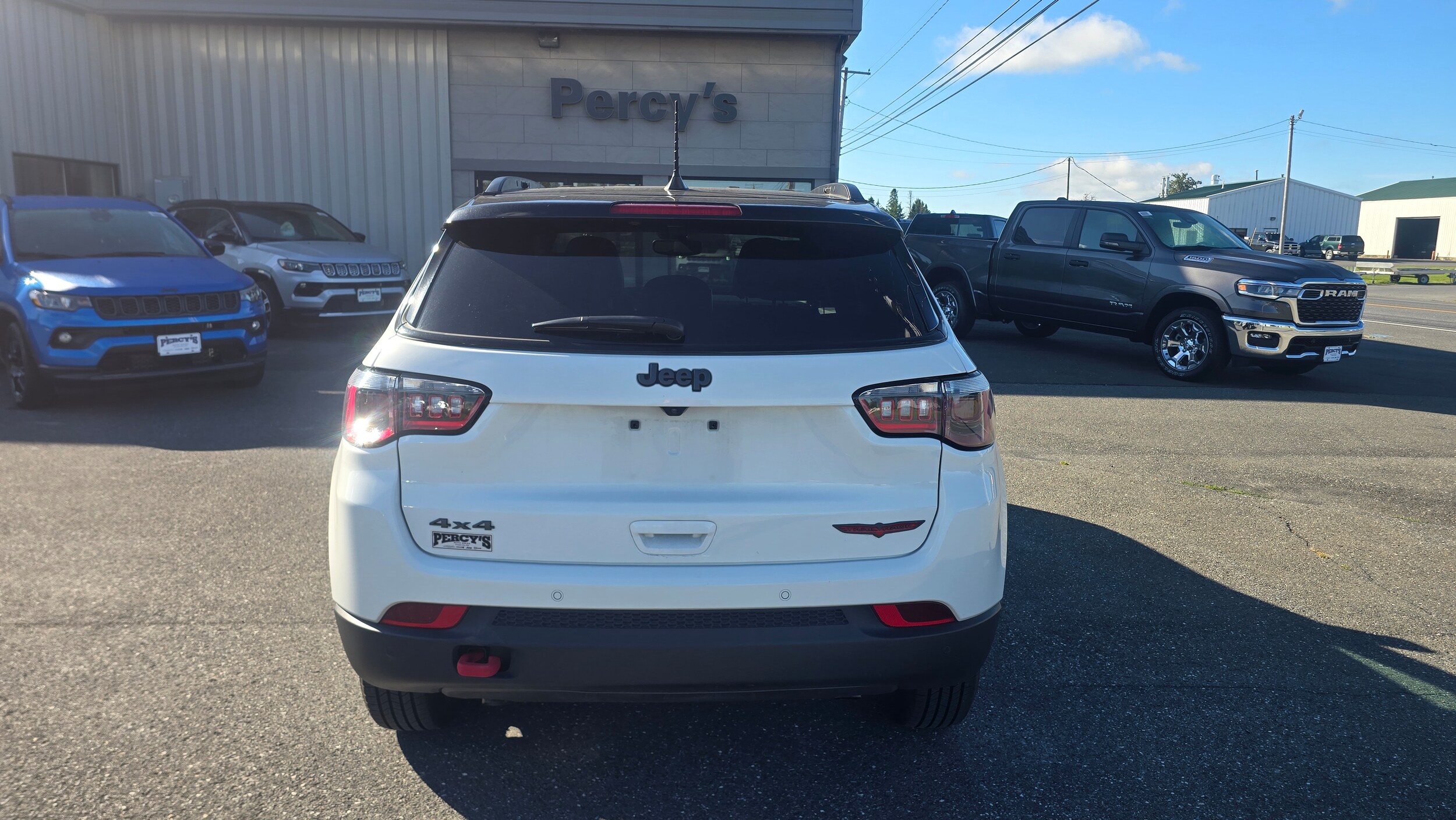 2024 Jeep Compass Trailhawk photo 3