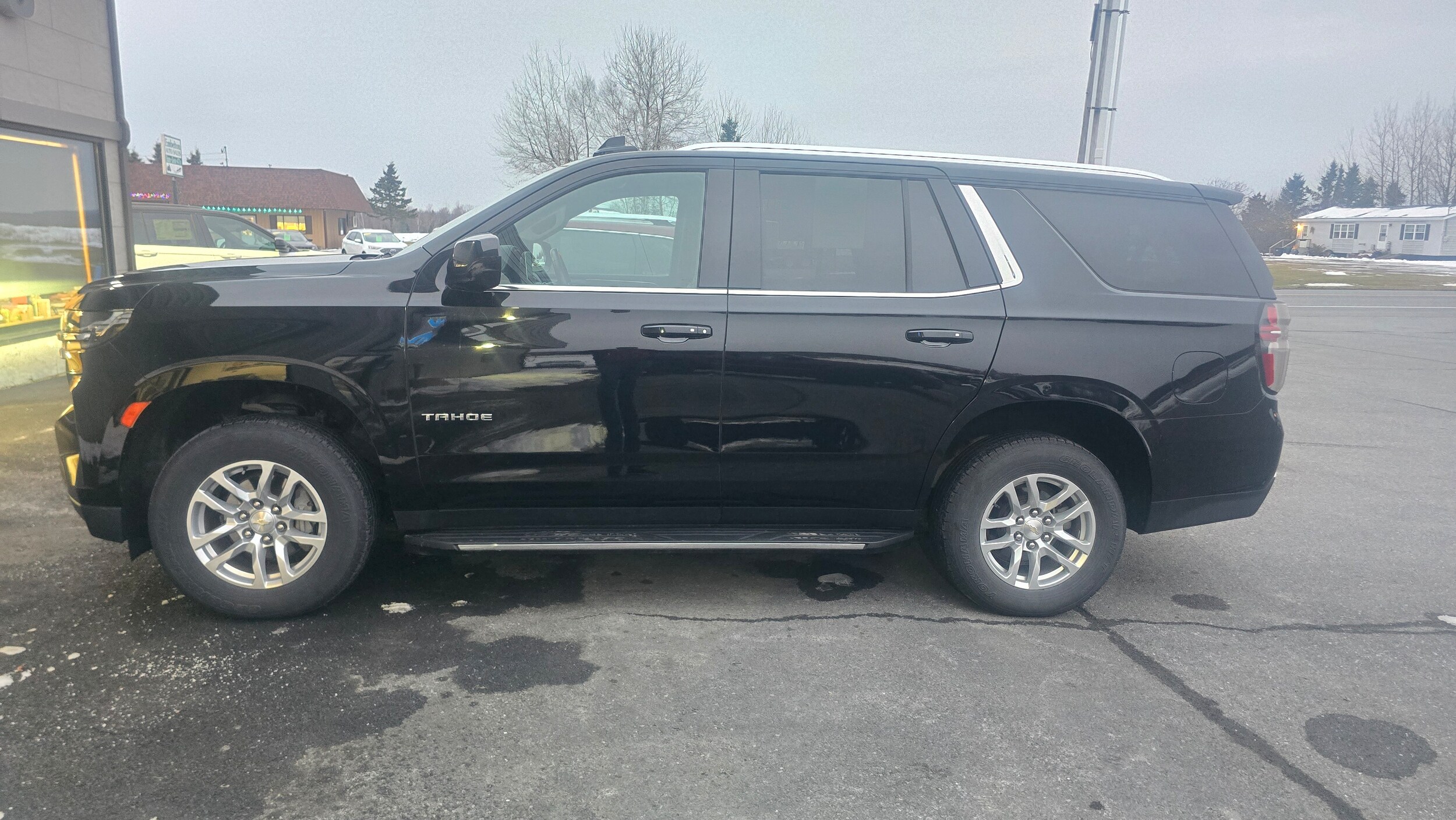 2021 Chevrolet Tahoe LT photo 2