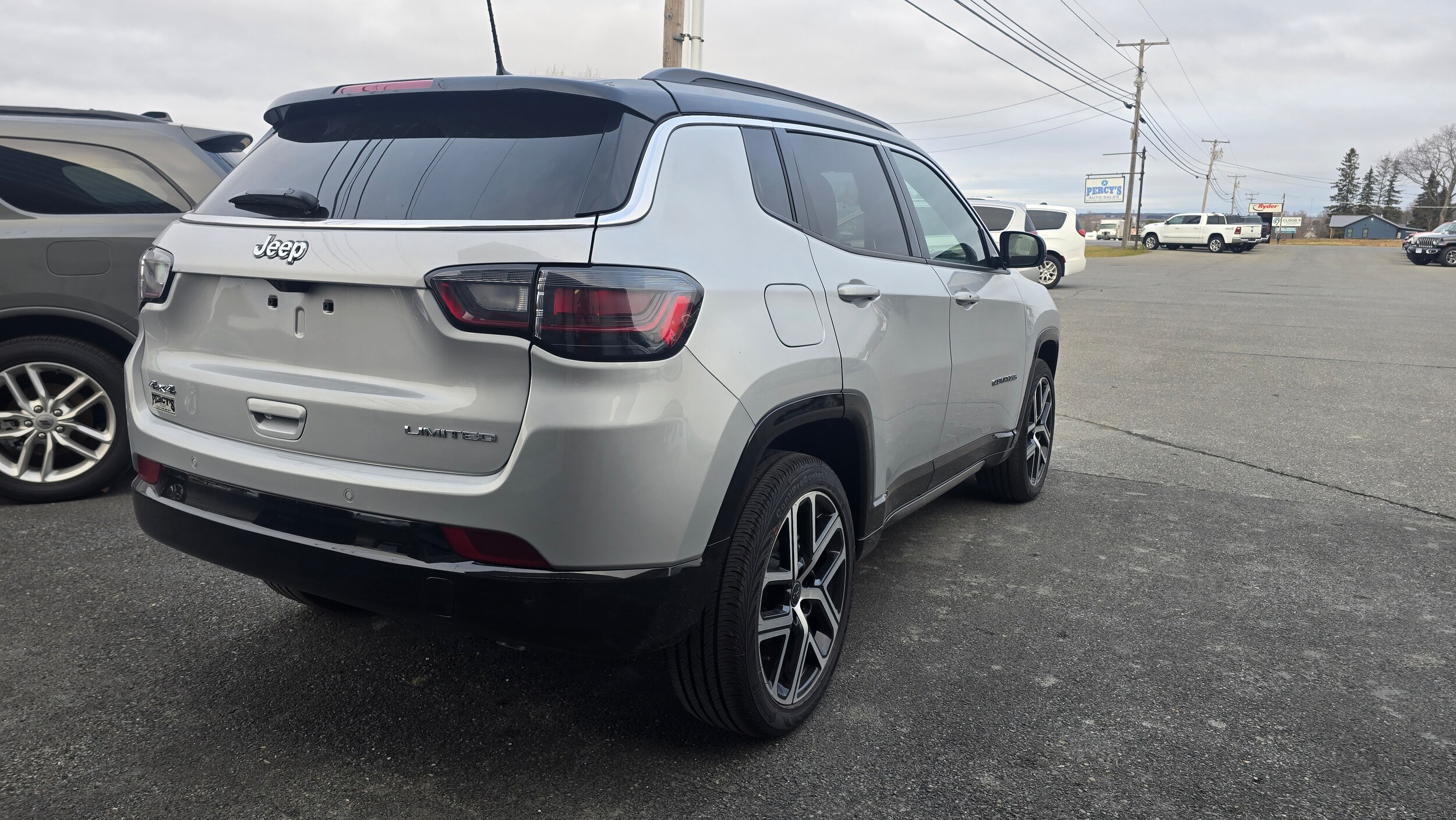 2025 Jeep Compass Limited photo 3