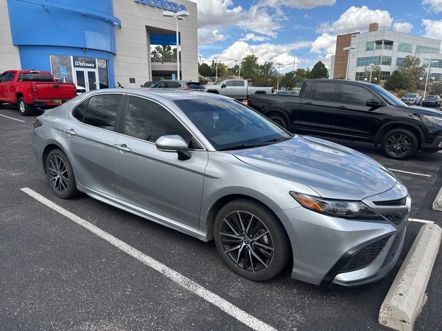2024 Toyota Camry SE photo 2