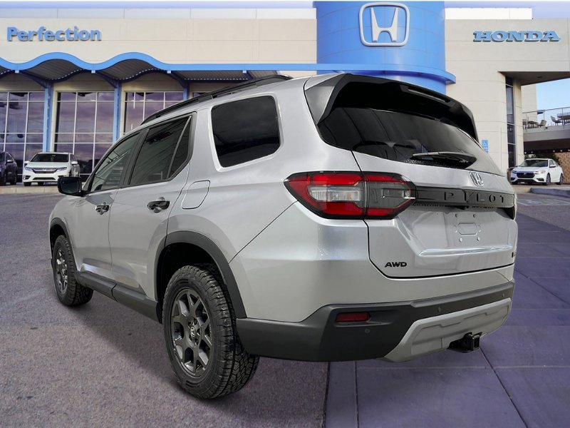 2025 Honda Pilot TrailSport photo 2