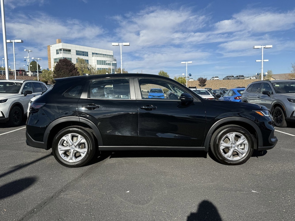 2025 Honda HR-V LX photo 4