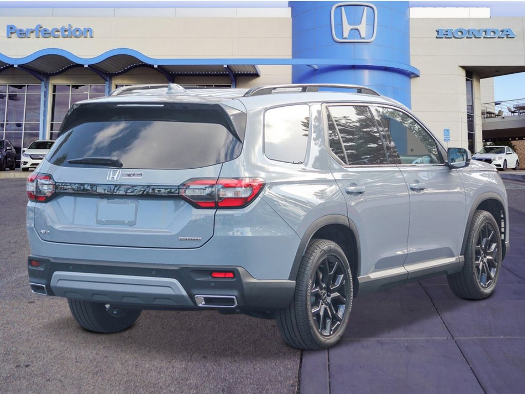 2025 Honda Pilot Touring photo 2