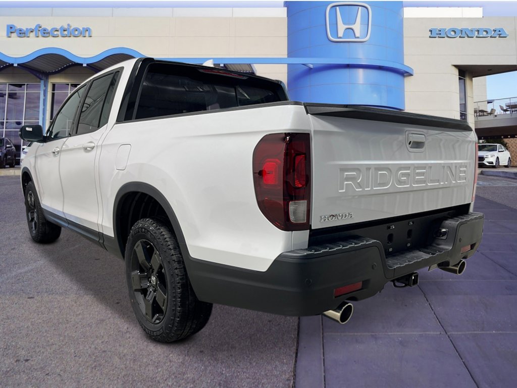 2026 Honda Ridgeline Black Edition photo 3