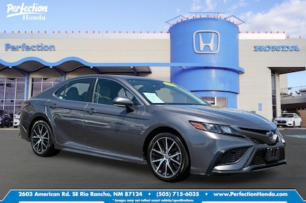 2022 Toyota Camry Hybrid SE Sedan