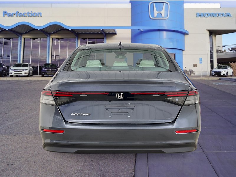 2025 Honda Accord LX photo 4
