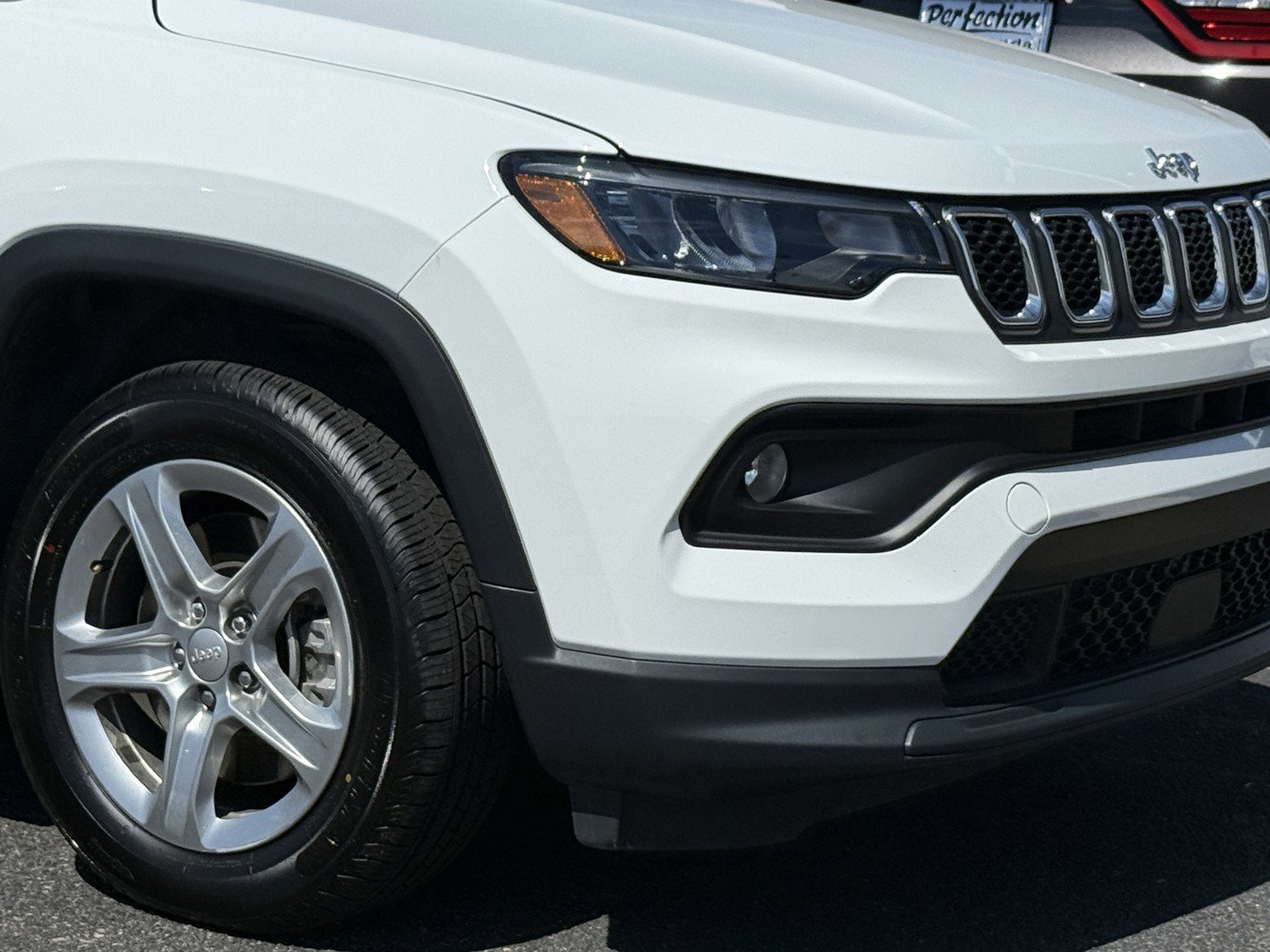 2024 Jeep Compass Latitude photo 2
