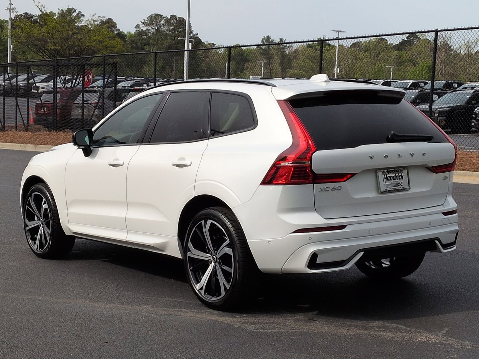 2023 Volvo XC60 Ultimate Dark Theme photo 6