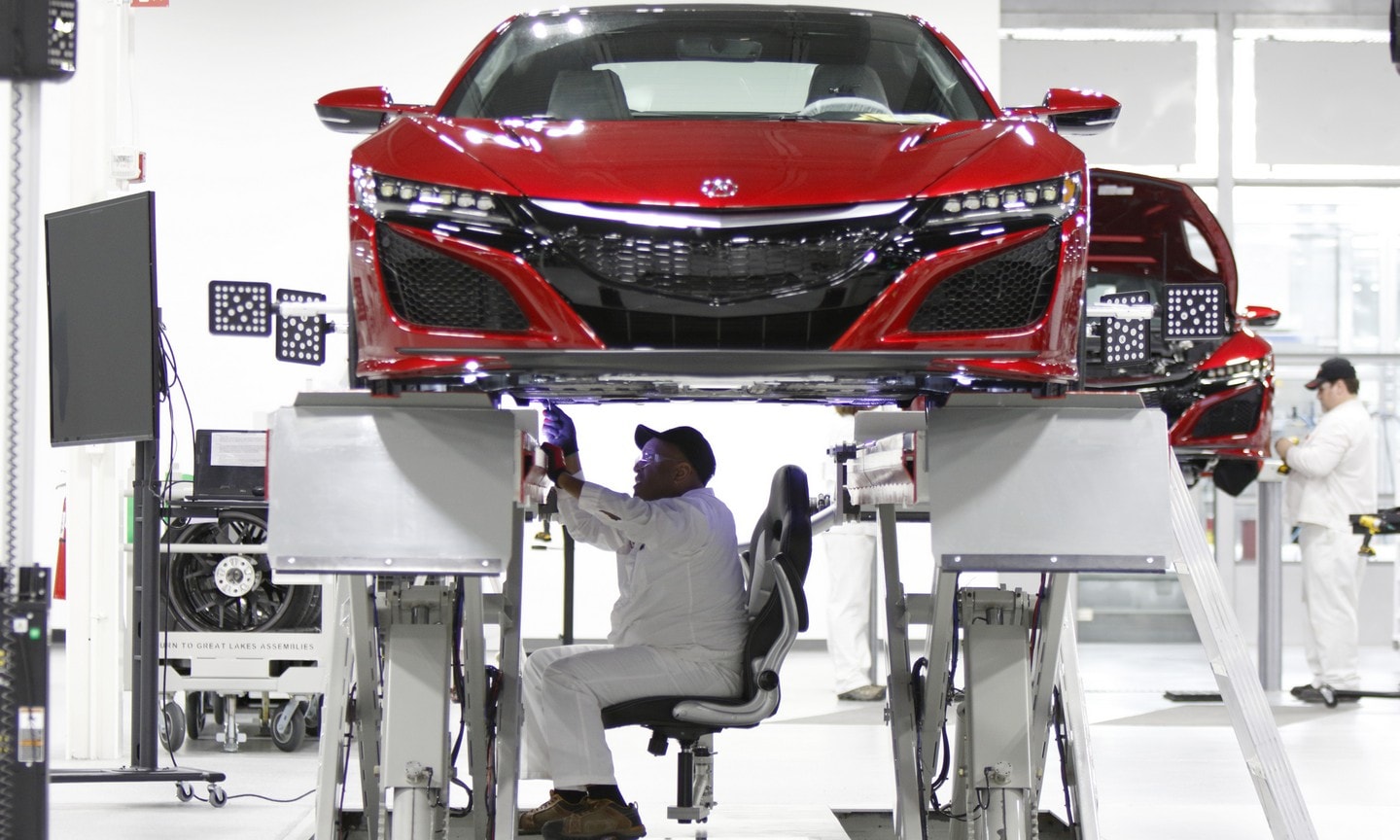 Acura NSX being manufactured by Acura professionals.