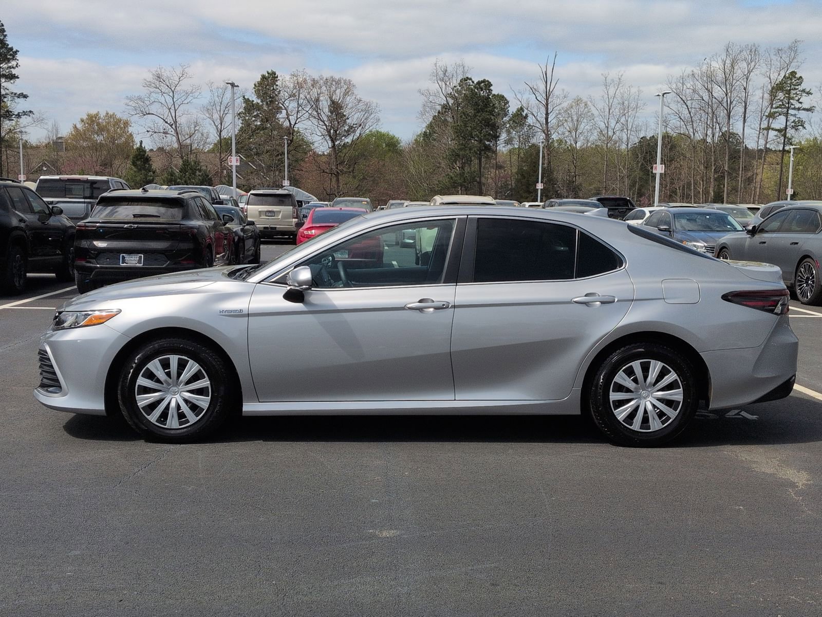 2021 Toyota Camry Hybrid LE photo 6