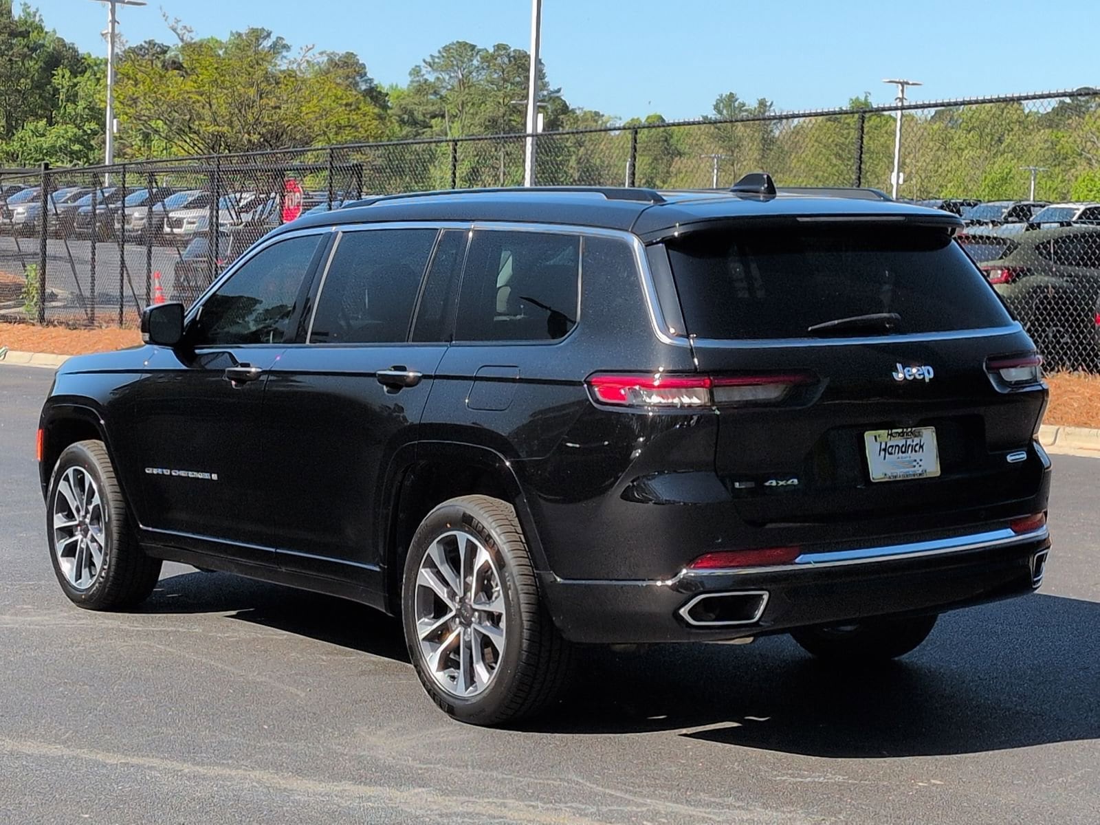 2022 Jeep Grand Cherokee L Overland photo 3
