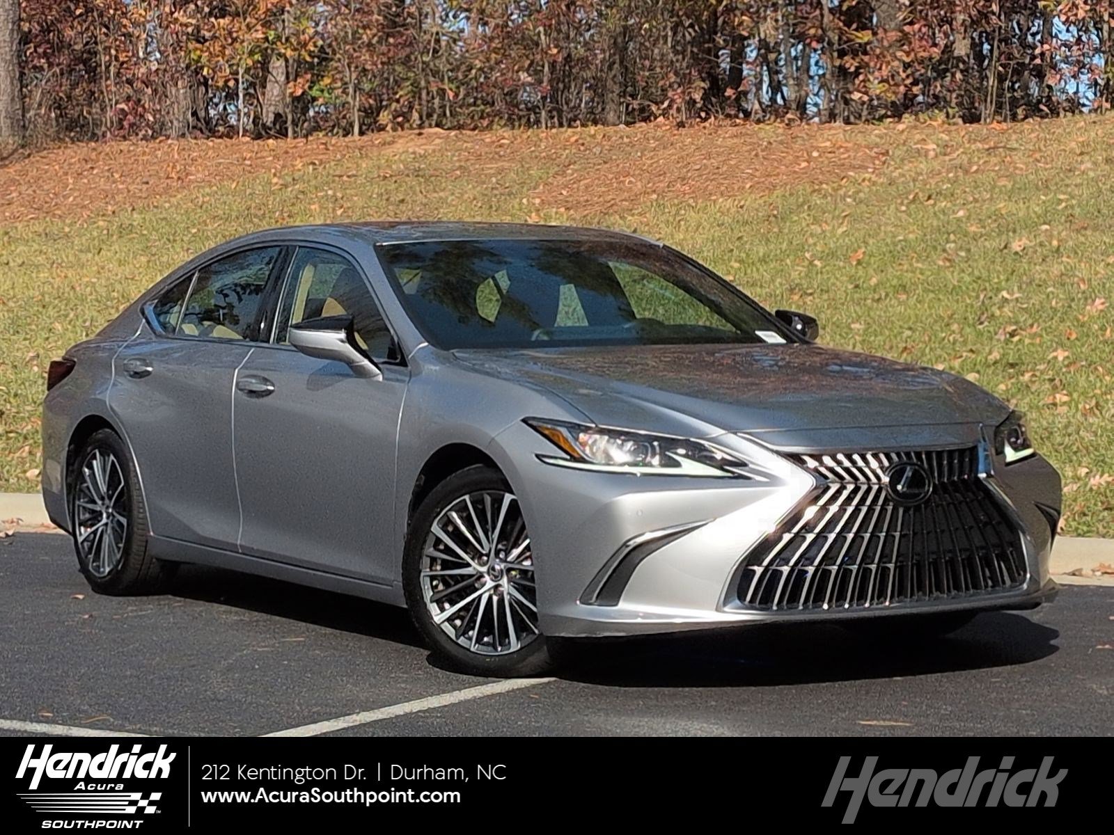 2022 Lexus ES 350's photo