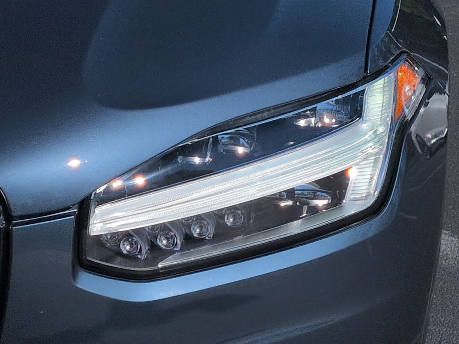 2019 Volvo XC90 Momentum photo 5