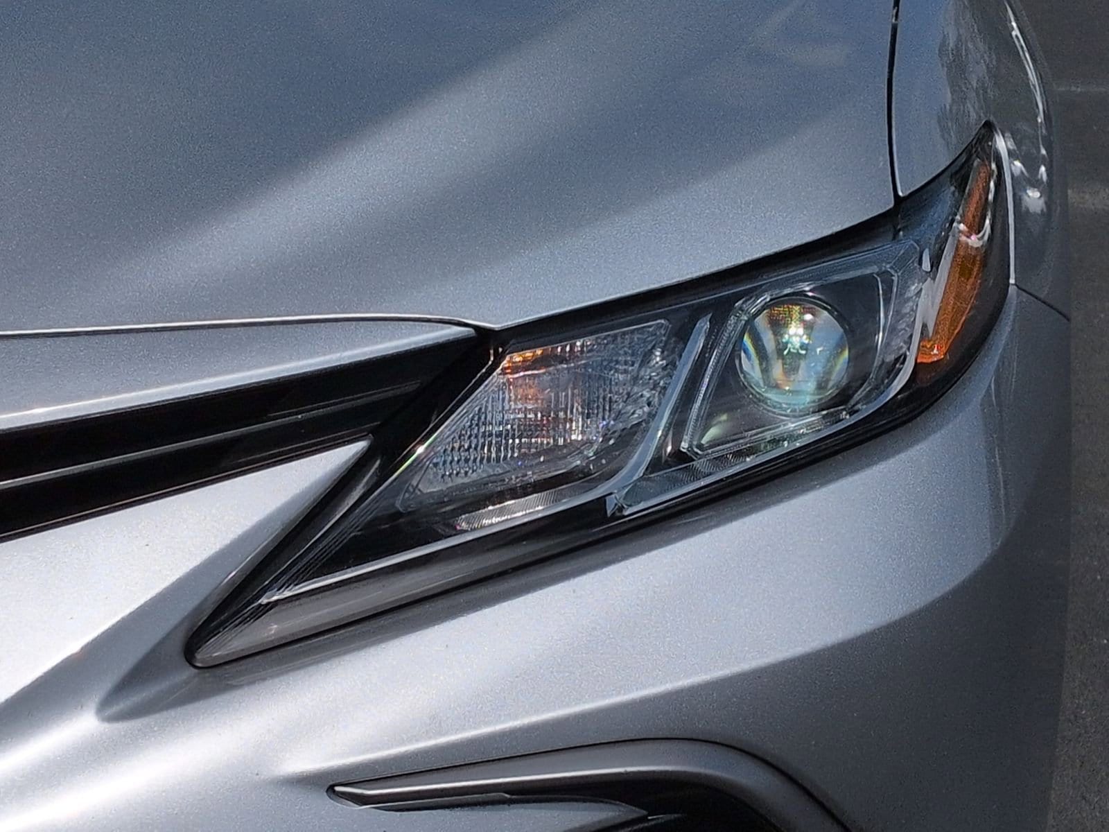 2021 Toyota Camry Hybrid LE photo 5