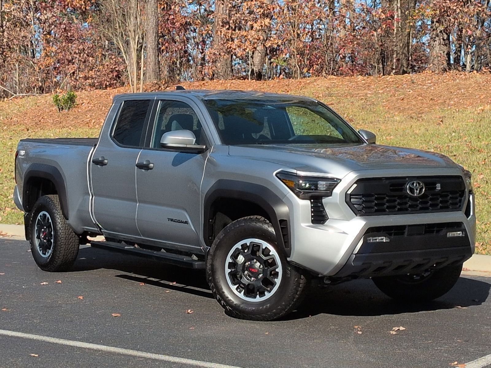 2025 Toyota Tacoma TRD Off-Road photo 2